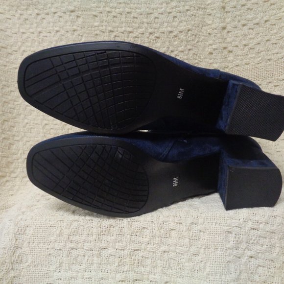 IMPO navy faux suede bootie NIB with buckle detail and block heel - Picture 5 of 6